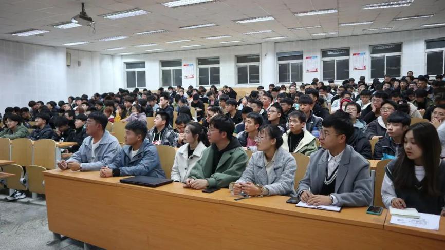 D:\桌面\11.04\11.04\信息速递榜样凝聚力量，奋斗铸造辉煌——威廉希尔williamhill学习宣讲会\照片\微信图片_20201104222208.jpg微信图片_20201104222208